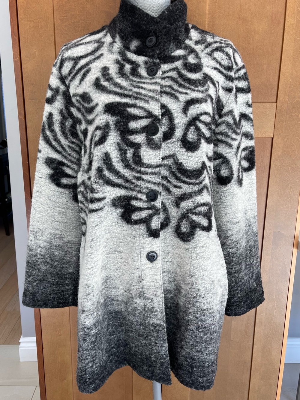 TIB Design (Canada!) Black/White Patterned Wool-Blend Button Front Coat - XL